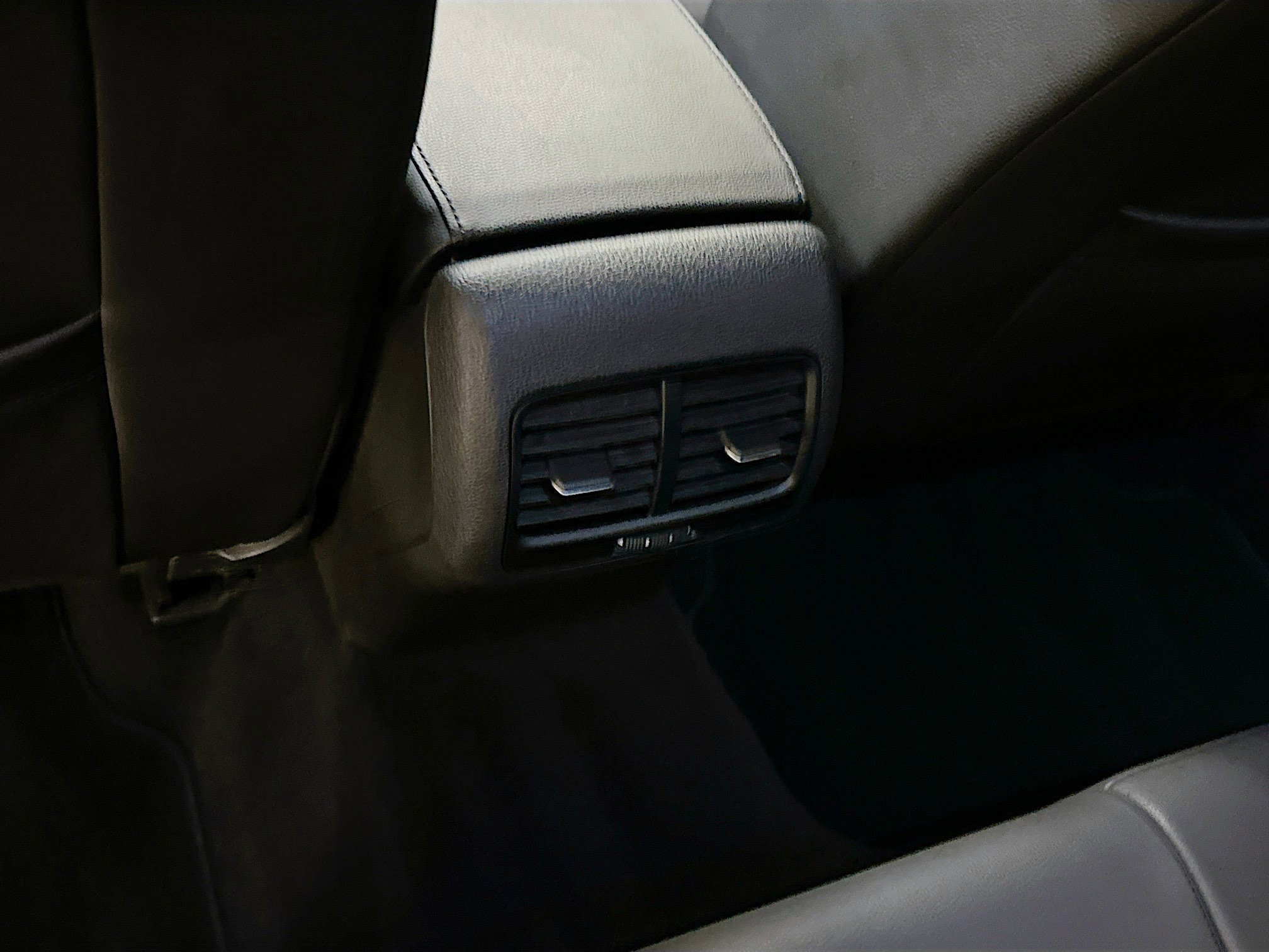 Used 2019 Volkswagen e-Golf SEL Premium image 28