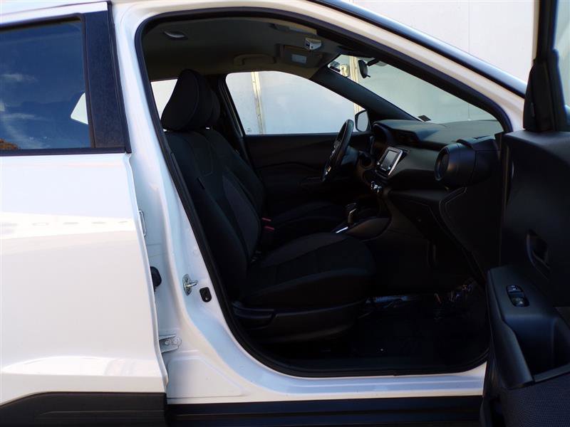Used 2020 Nissan Kicks S image 17