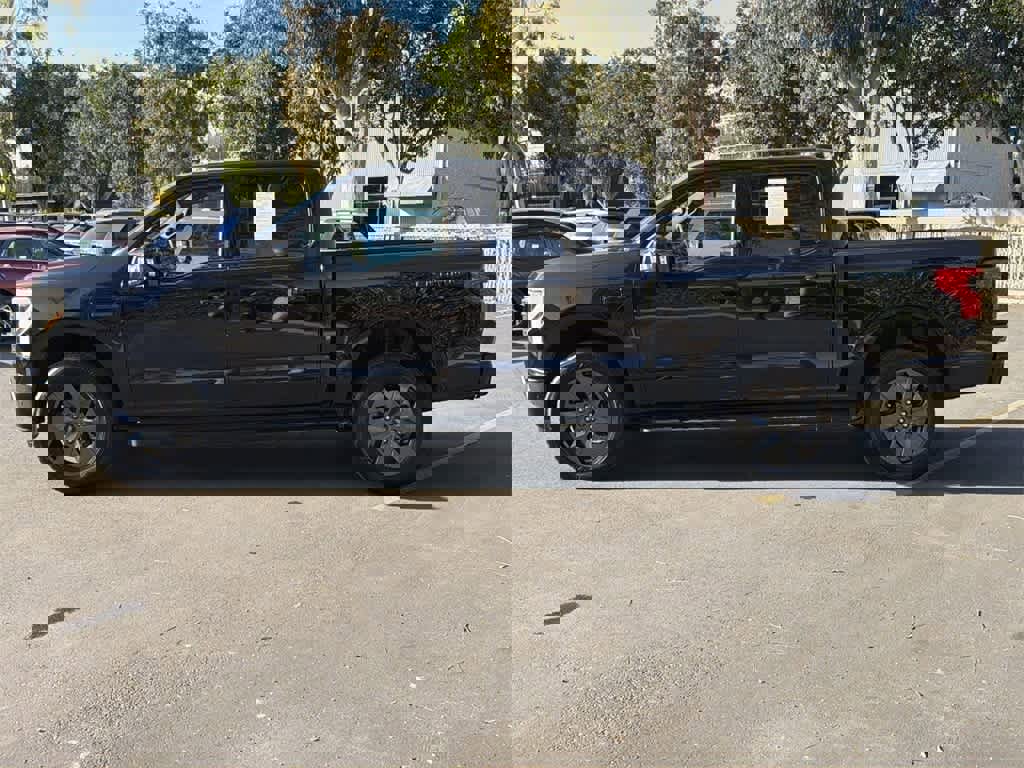 Used 2022 Ford F150 Lightning Lariat image 3