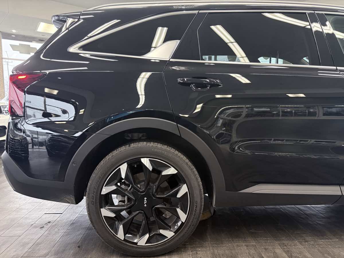 Used 2025 Kia Sorento SX image 7