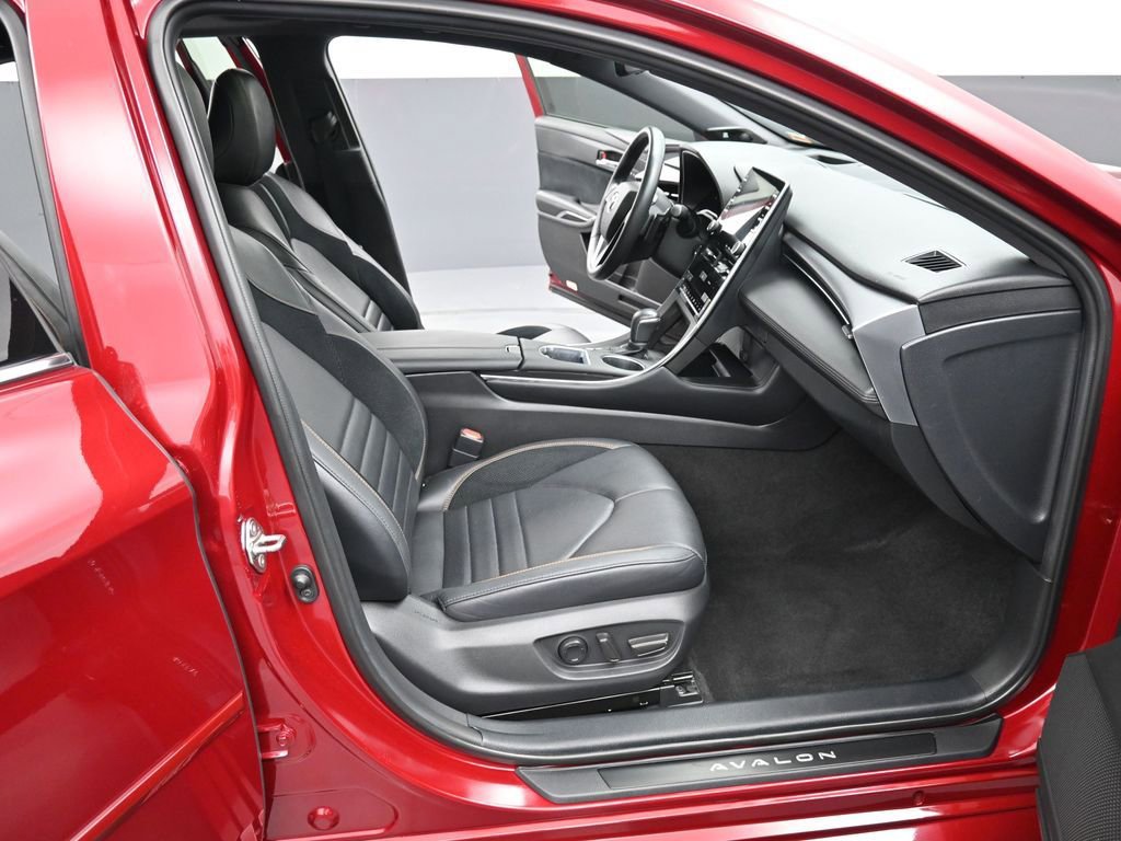 Certified 2020 Toyota Avalon Touring w/ Advanced Safety Package FWD image 35