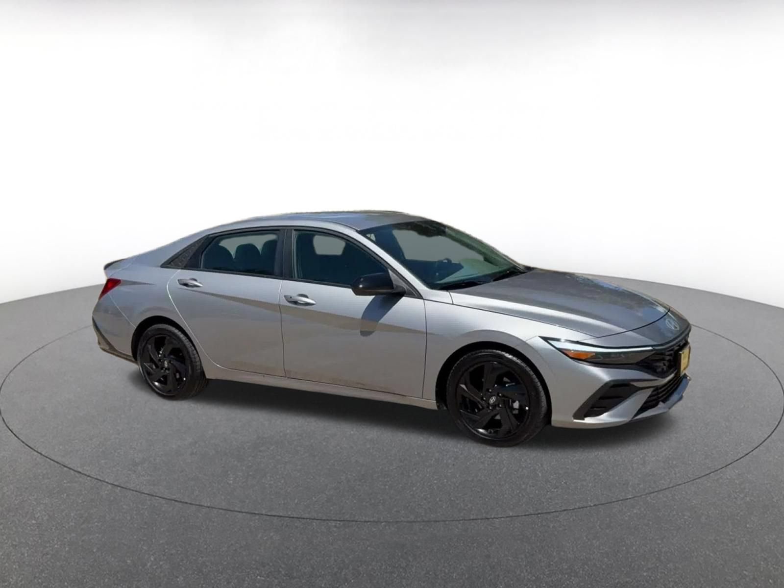 Used 2026 Hyundai Elantra Sport FWD image 2