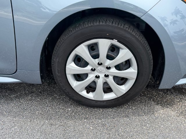 Used 2025 Toyota Corolla LE FWD image 9