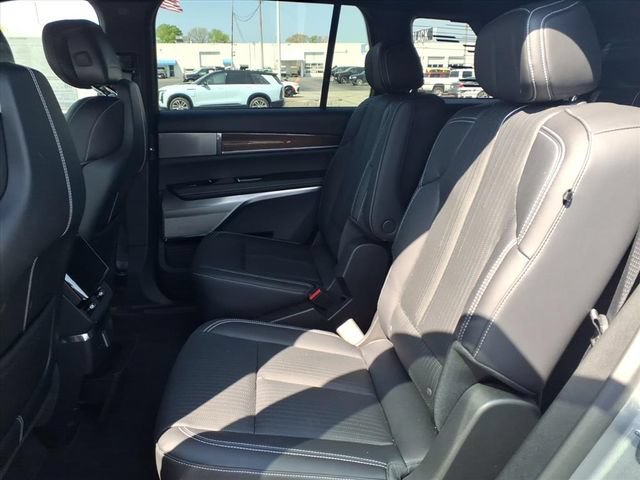 New 2026 Cadillac Vistiq Luxury AWD/4WD image 7