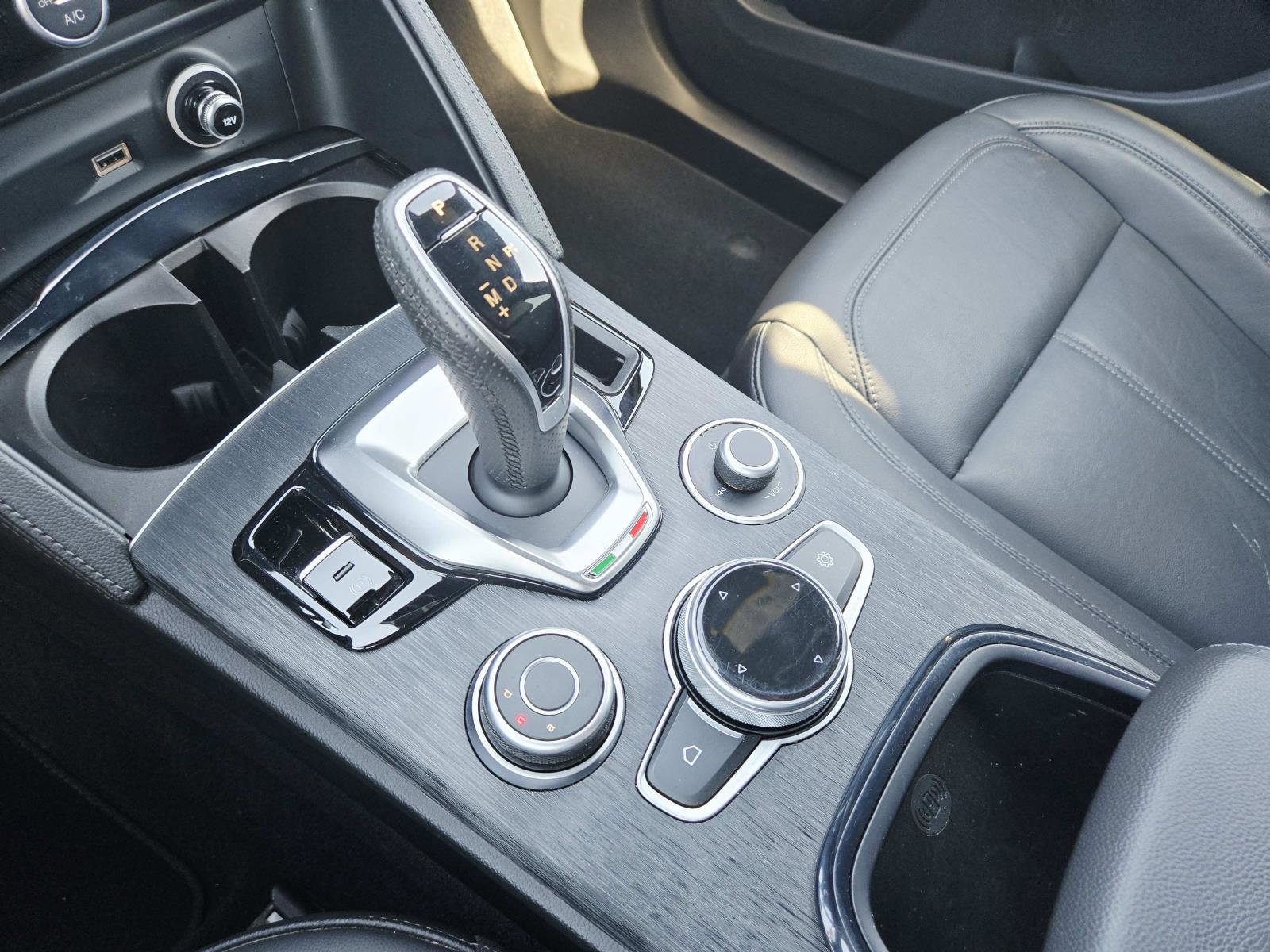 Used 2024 Alfa Romeo Stelvio Sprint image 32