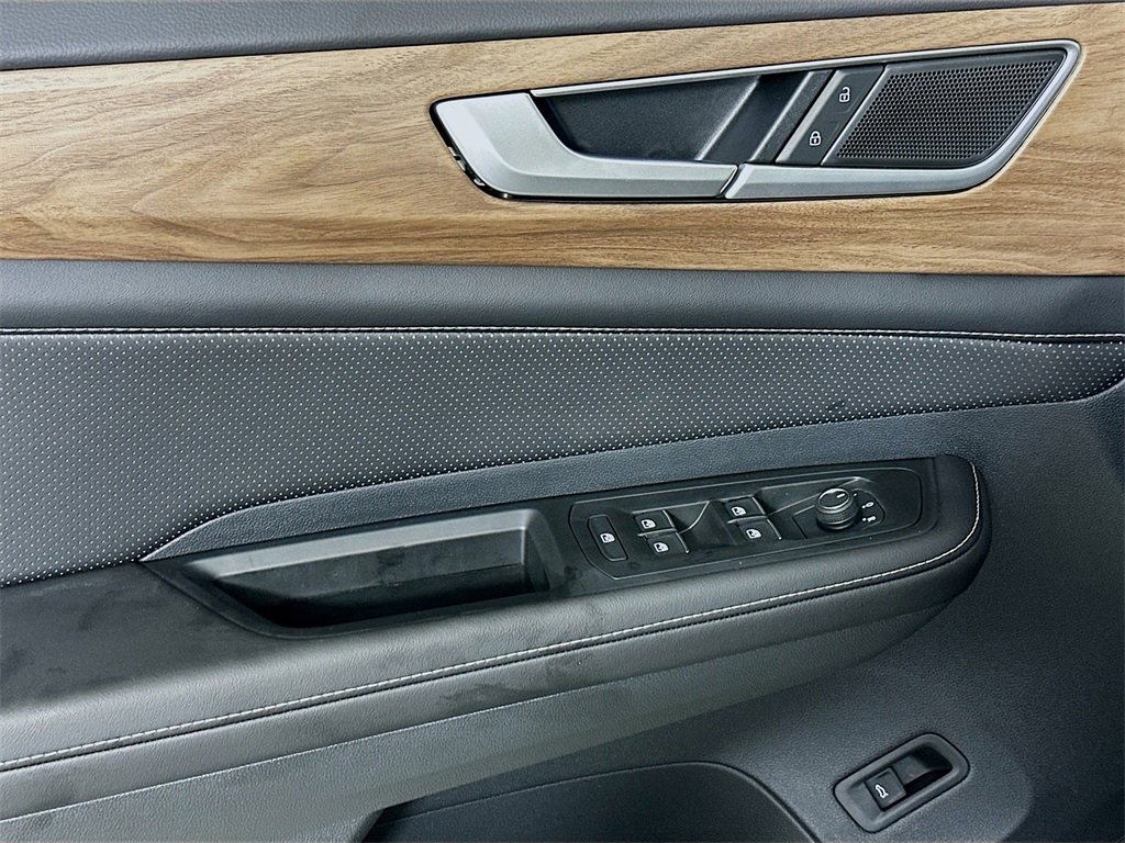 Used 2025 Volkswagen Atlas SE w/ Panoramic Sunroof Package image 21