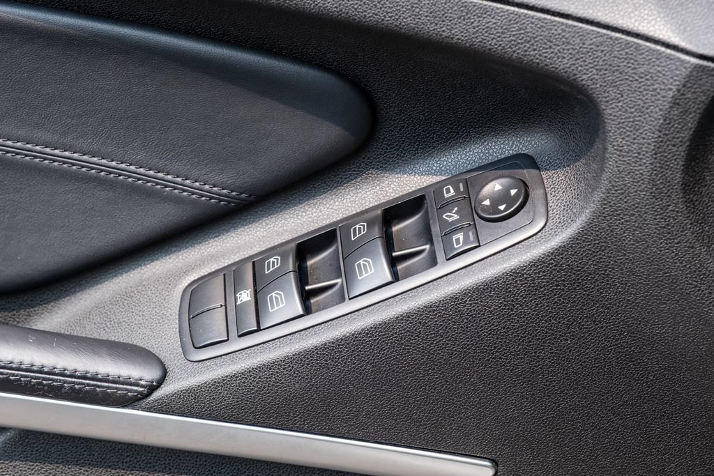 Used 2009 Mercedes-Benz ML 63 AMG 4MATIC image 12