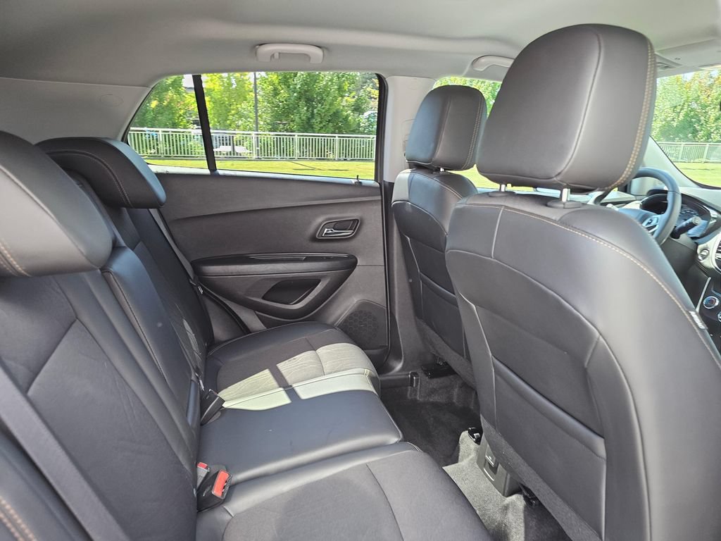 Used 2022 Chevrolet Trax LT w/ LT Convenience Package AWD/4WD image 13
