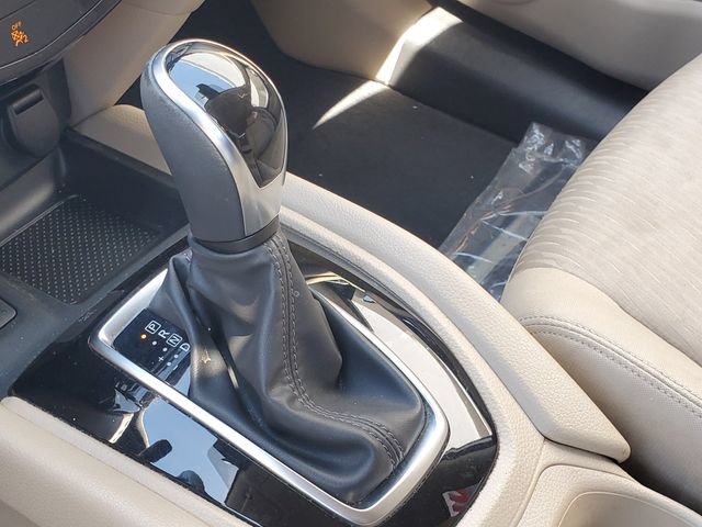 Used 2019 Nissan Rogue SV w/ Premium Package FWD image 18