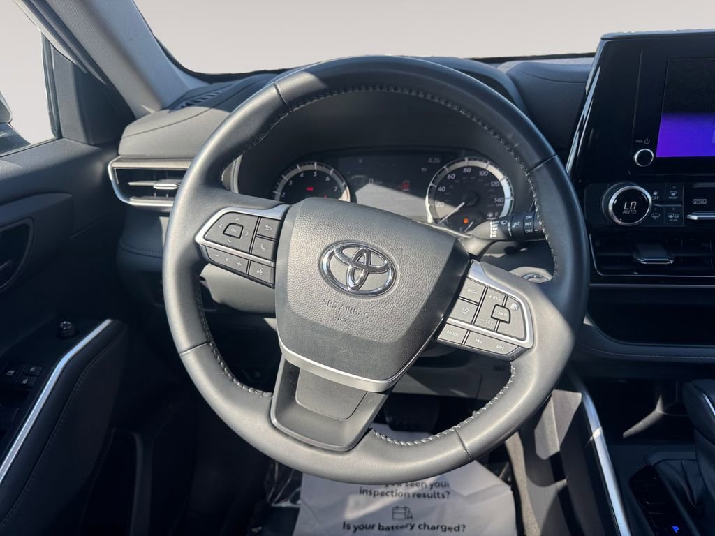 Used 2023 Toyota Highlander LE AWD/4WD image 12