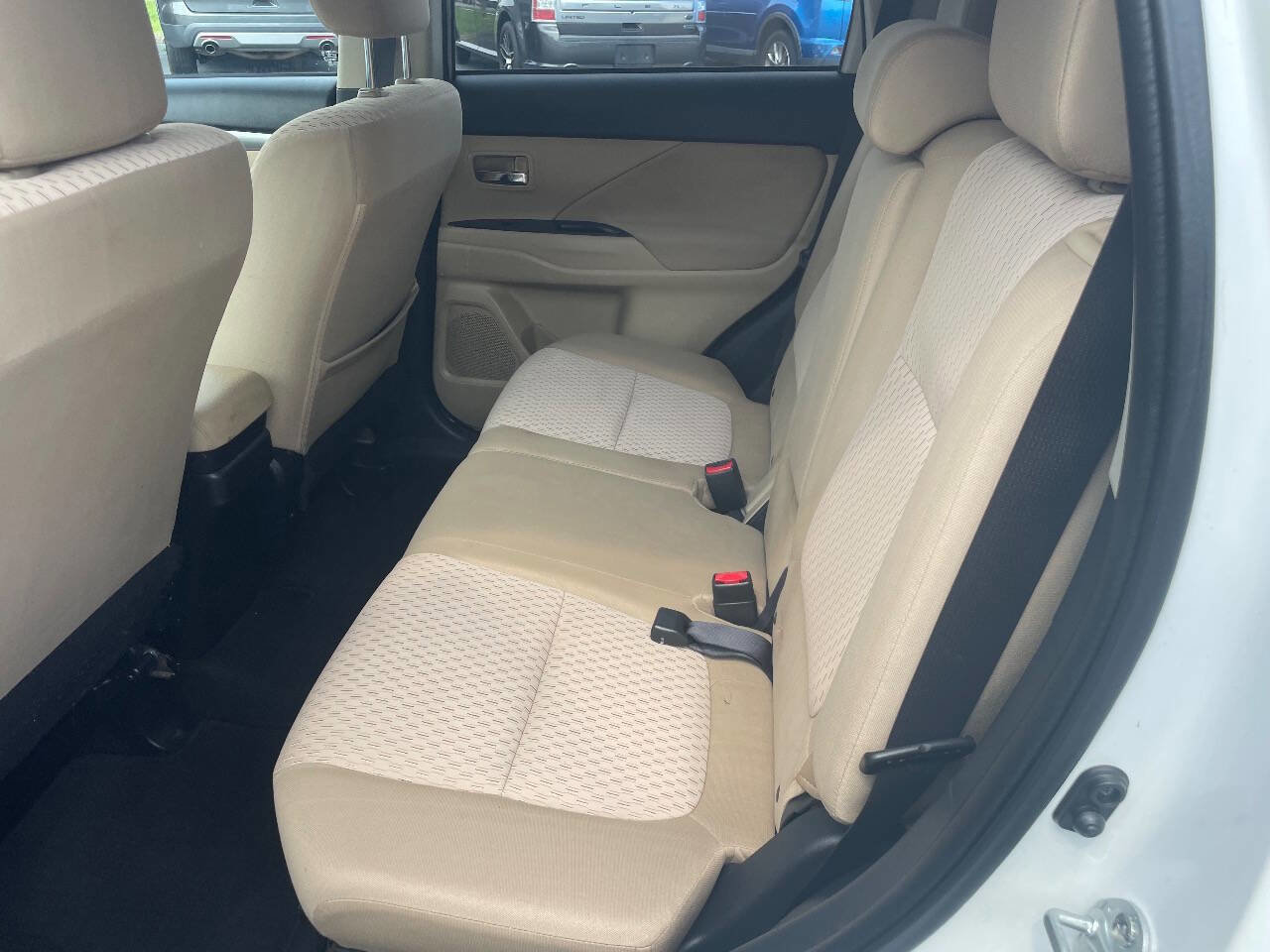 Used 2014 Mitsubishi Outlander SE image 9