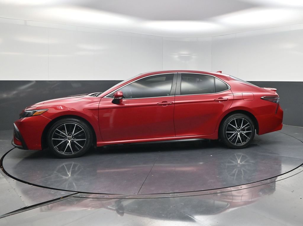 Used 2022 Toyota Camry SE image 3
