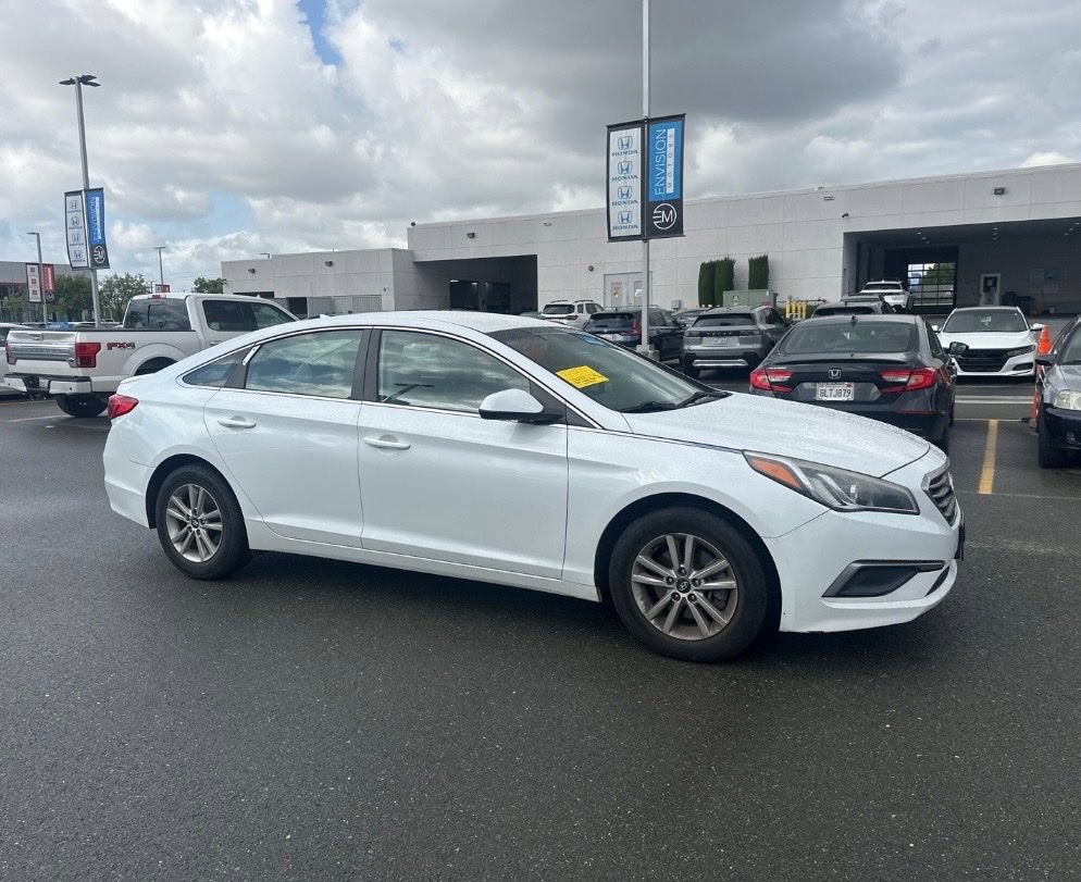 Used 2017 Hyundai Sonata SE FWD image 2