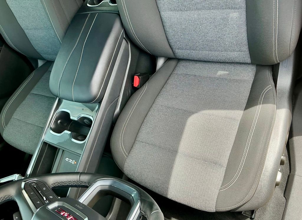 Used 2025 GMC Acadia Elevation image 40
