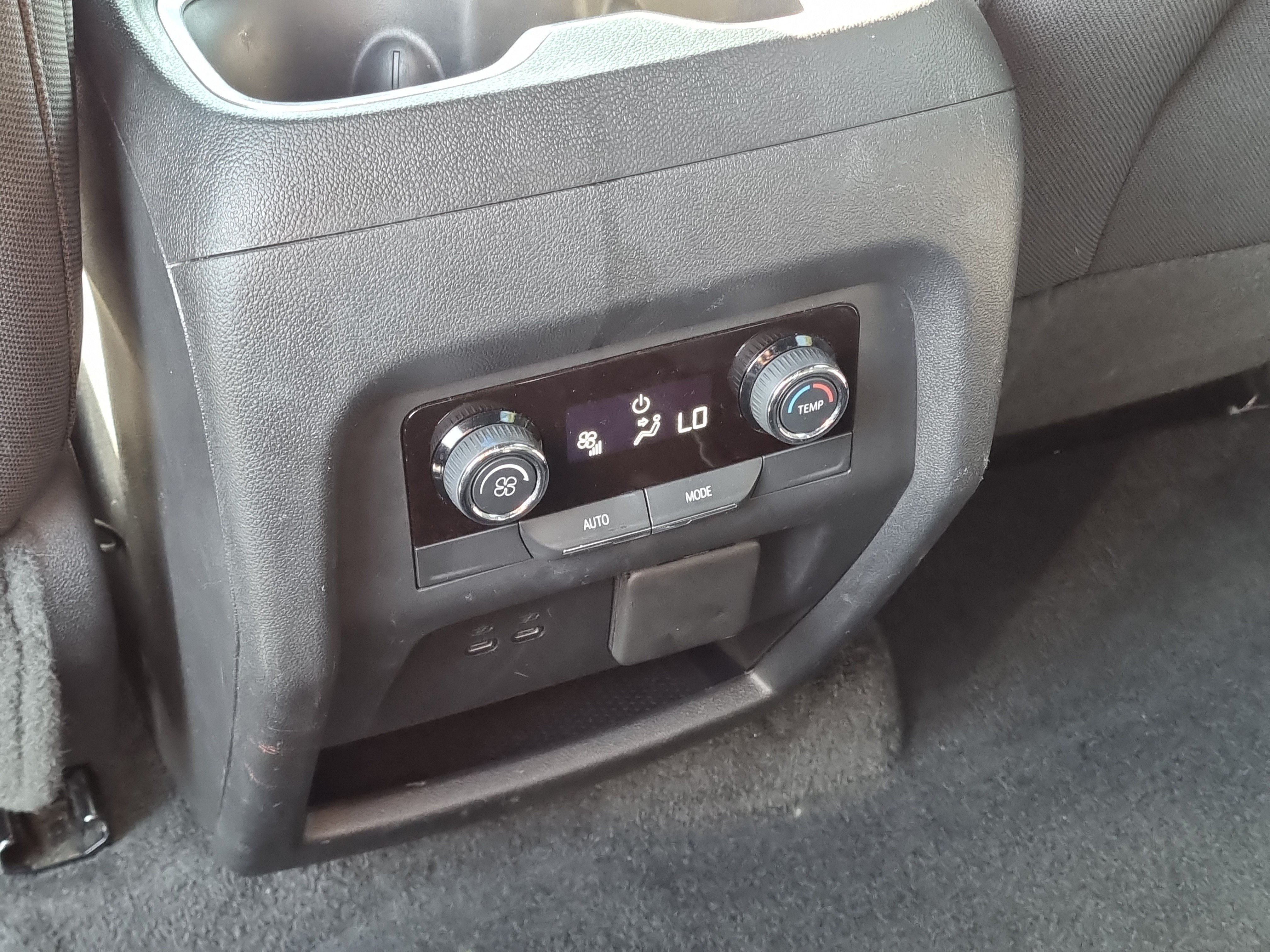 Used 2024 Chevrolet Traverse LT FWD image 17