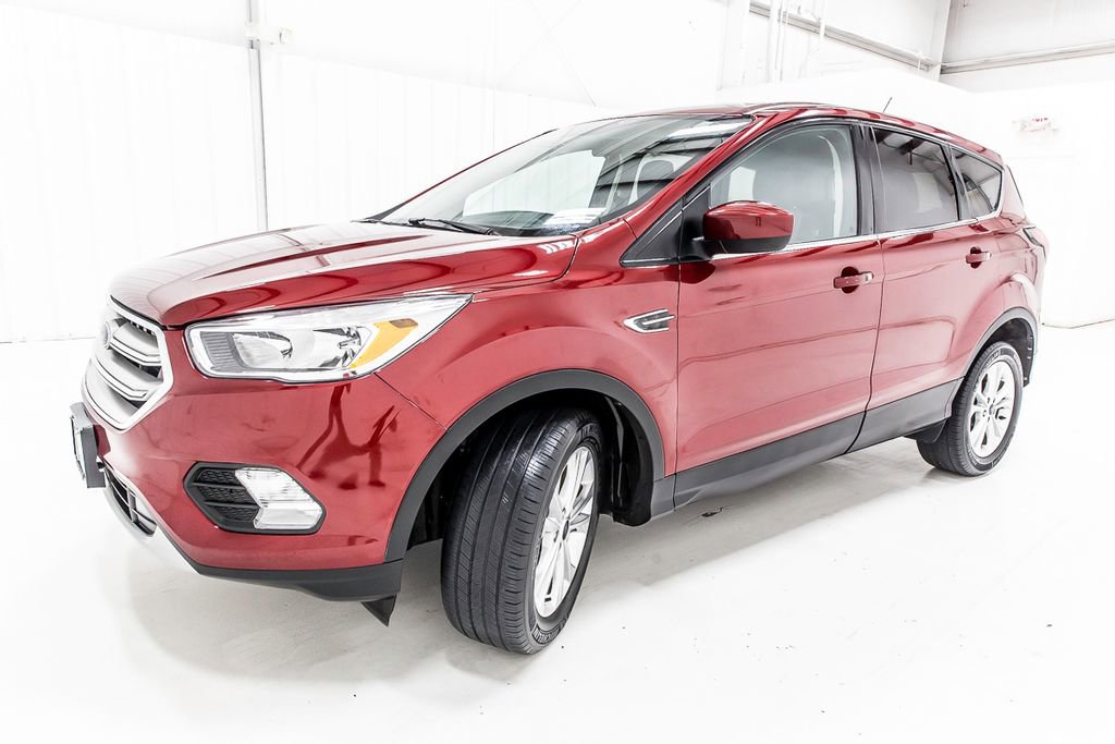 Used 2019 Ford Escape SE image 2