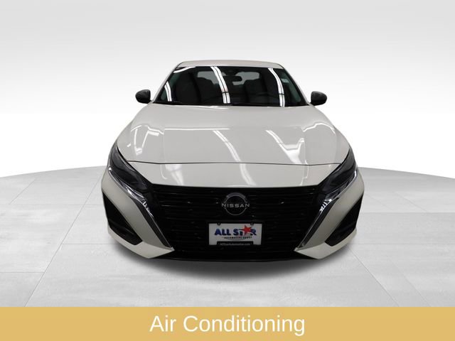 Used 2024 Nissan Altima 2.5 SV image 3