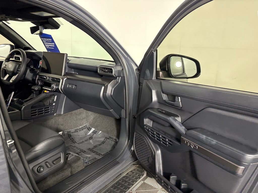 Used 2025 Toyota 4Runner TRD Off-Road Premium w/ Tow Technology Package AWD/4WD image 35