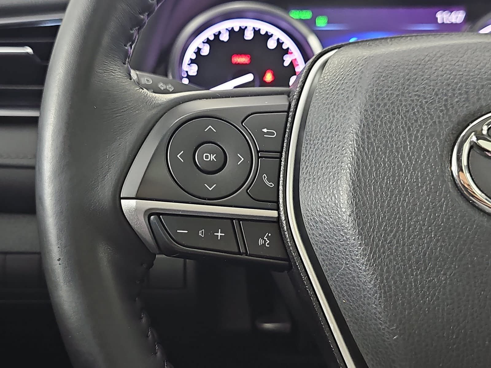 Used 2022 Toyota Camry XLE FWD image 16