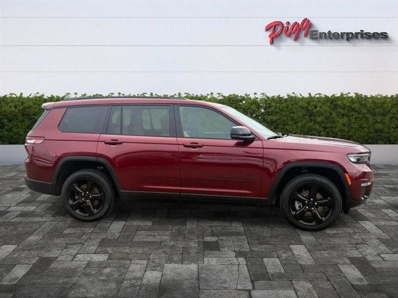 Used 2024 Jeep Grand Cherokee L Limited w/ Black Appearance Package AWD/4WD image 7