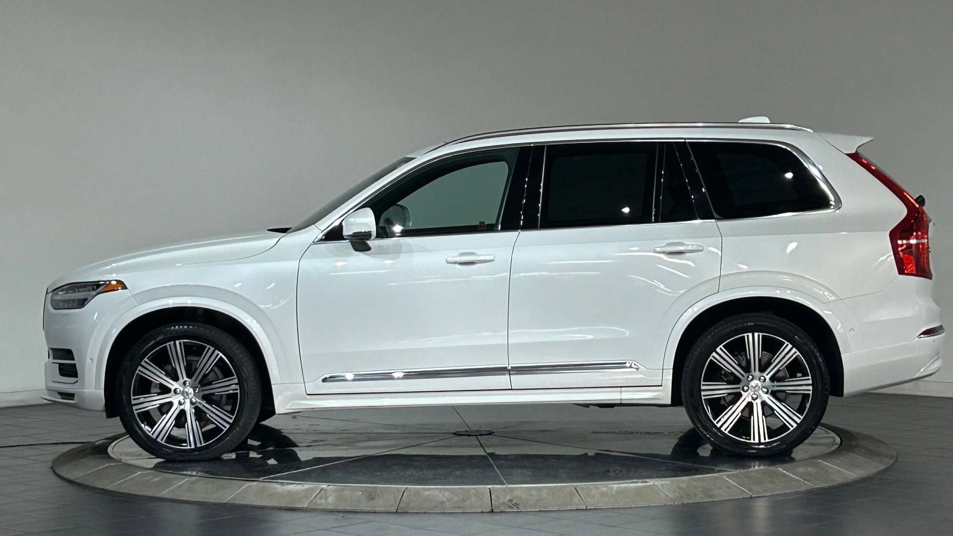 Used 2023 Volvo XC90 B6 Ultimate w/ Protection Package Premier AWD/4WD image 6