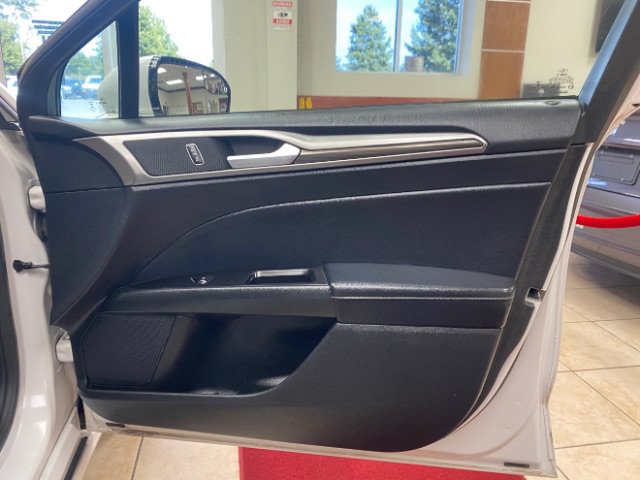 Used 2017 Ford Fusion Energi SE FWD image 10