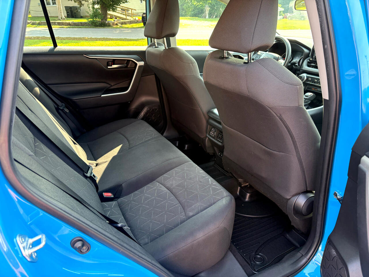 Used 2021 Toyota RAV4 XLE image 19