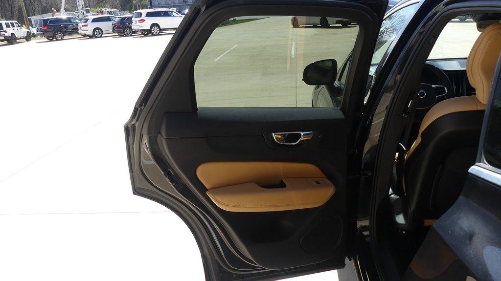 Used 2019 Volvo XC60 T8 Inscription w/ Protection Package Premier image 31