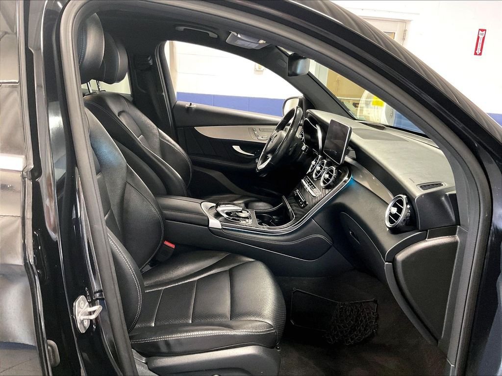 Used 2019 Mercedes-Benz GLC 300 4MATIC Coupe image 11
