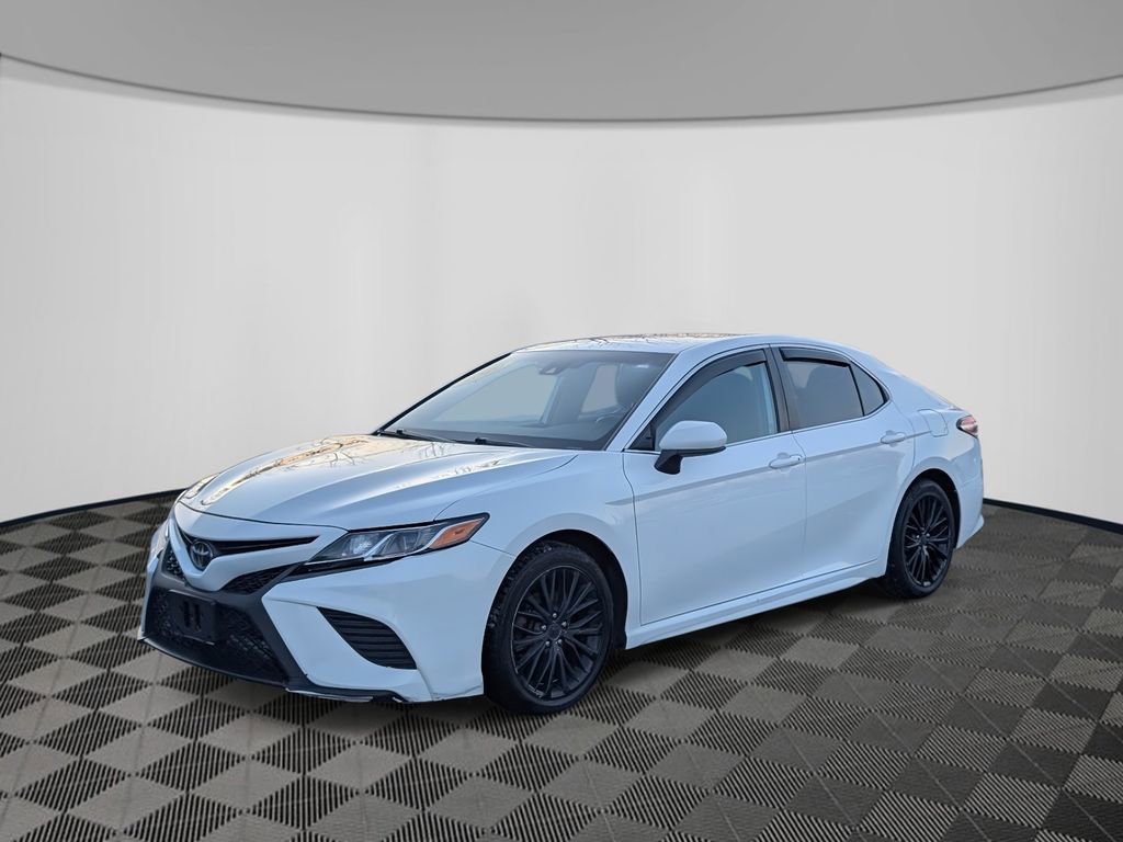 Used 2020 Toyota Camry SE image 2