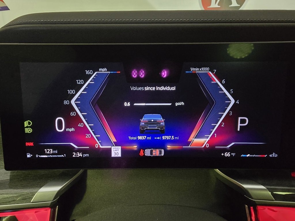 Used 2024 BMW 760i xDrive w/ Executive Package image 24