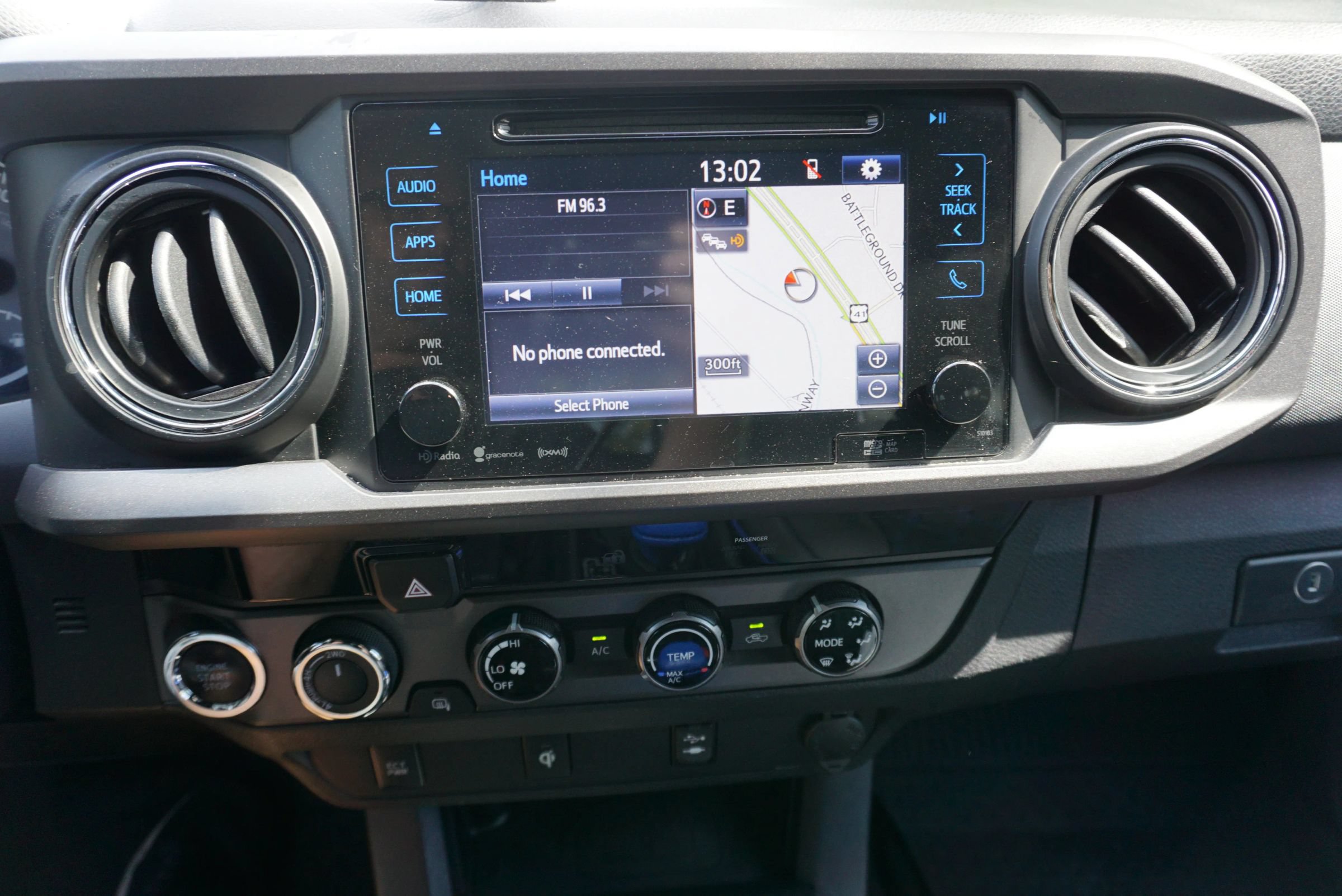 Used 2017 Toyota Tacoma TRD Sport w/ Tow Package (A/T) AWD/4WD image 29