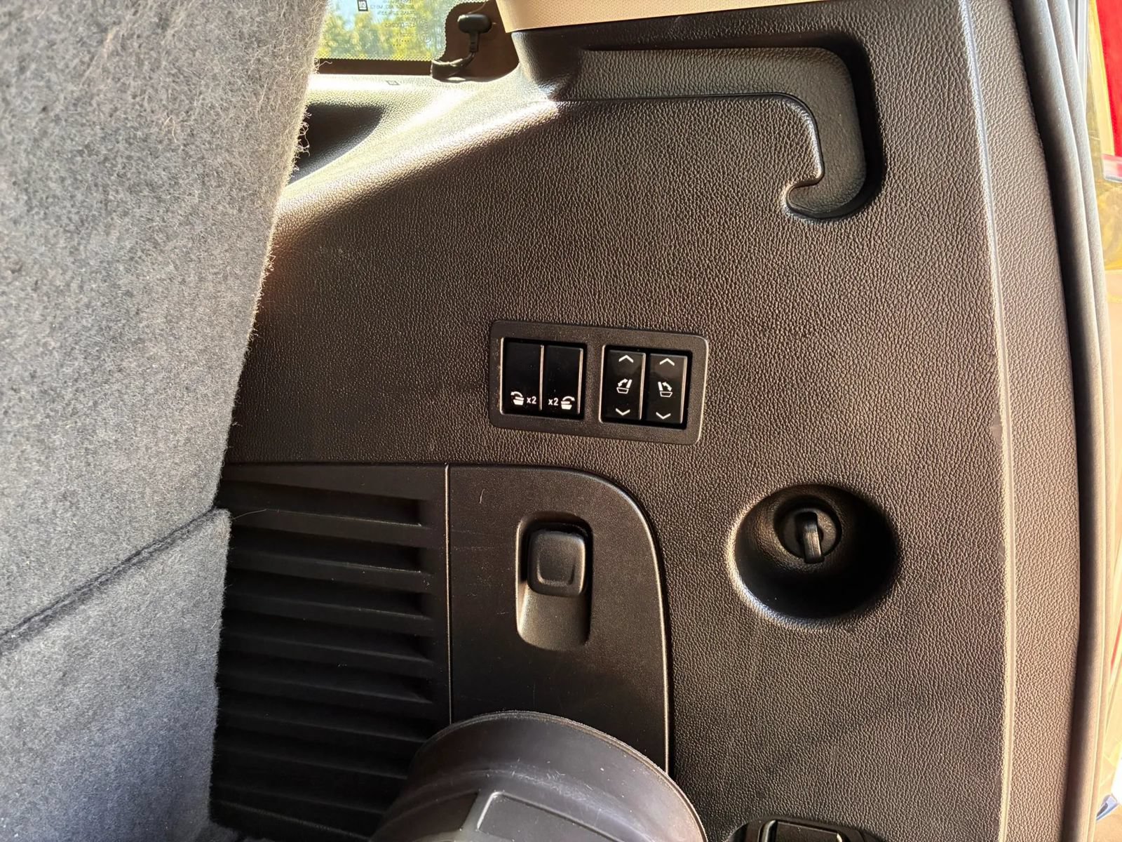 Used 2015 Cadillac Escalade Premium AWD/4WD image 44