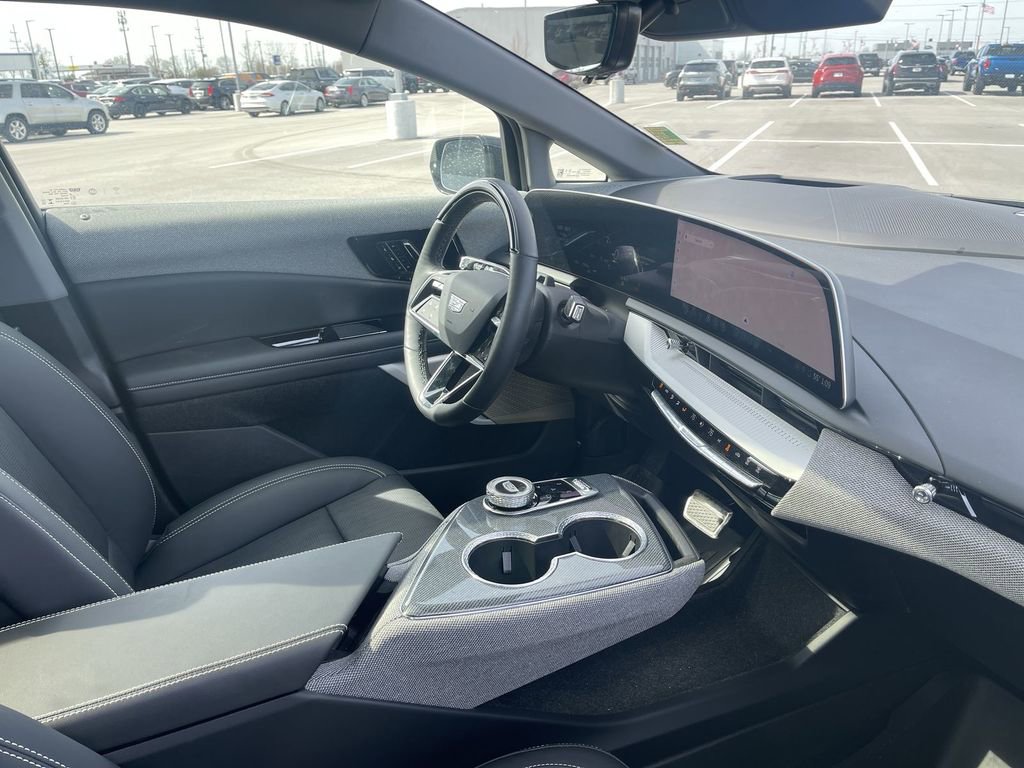 Certified 2025 Cadillac Optiq Luxury 2 w/ LPO, Floor Liner Package image 40