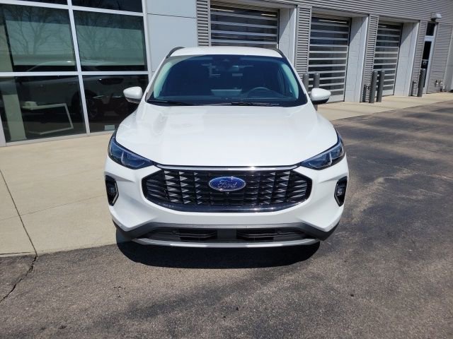 Used 2023 Ford Escape Platinum w/ Premium Technology Package image 7