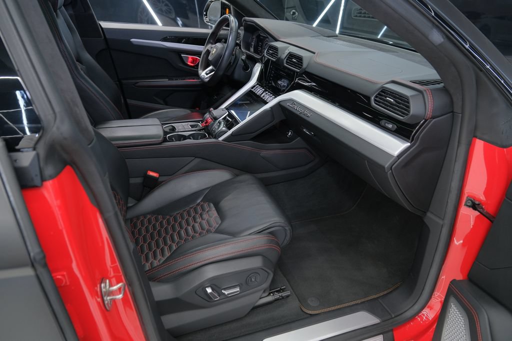 Used 2021 Lamborghini Urus AWD/4WD image 44