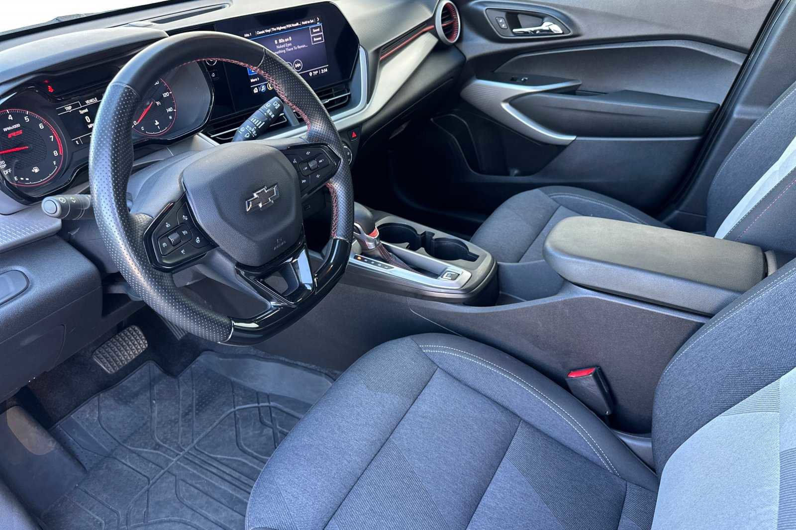 Used 2024 Chevrolet Trax RS w/ Sunroof Package image 10