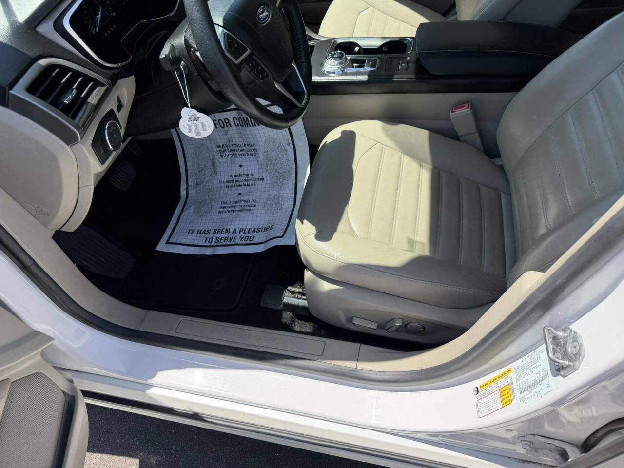 Used 2018 Ford Fusion SE w/ Fusion SE Technology Package FWD image 26