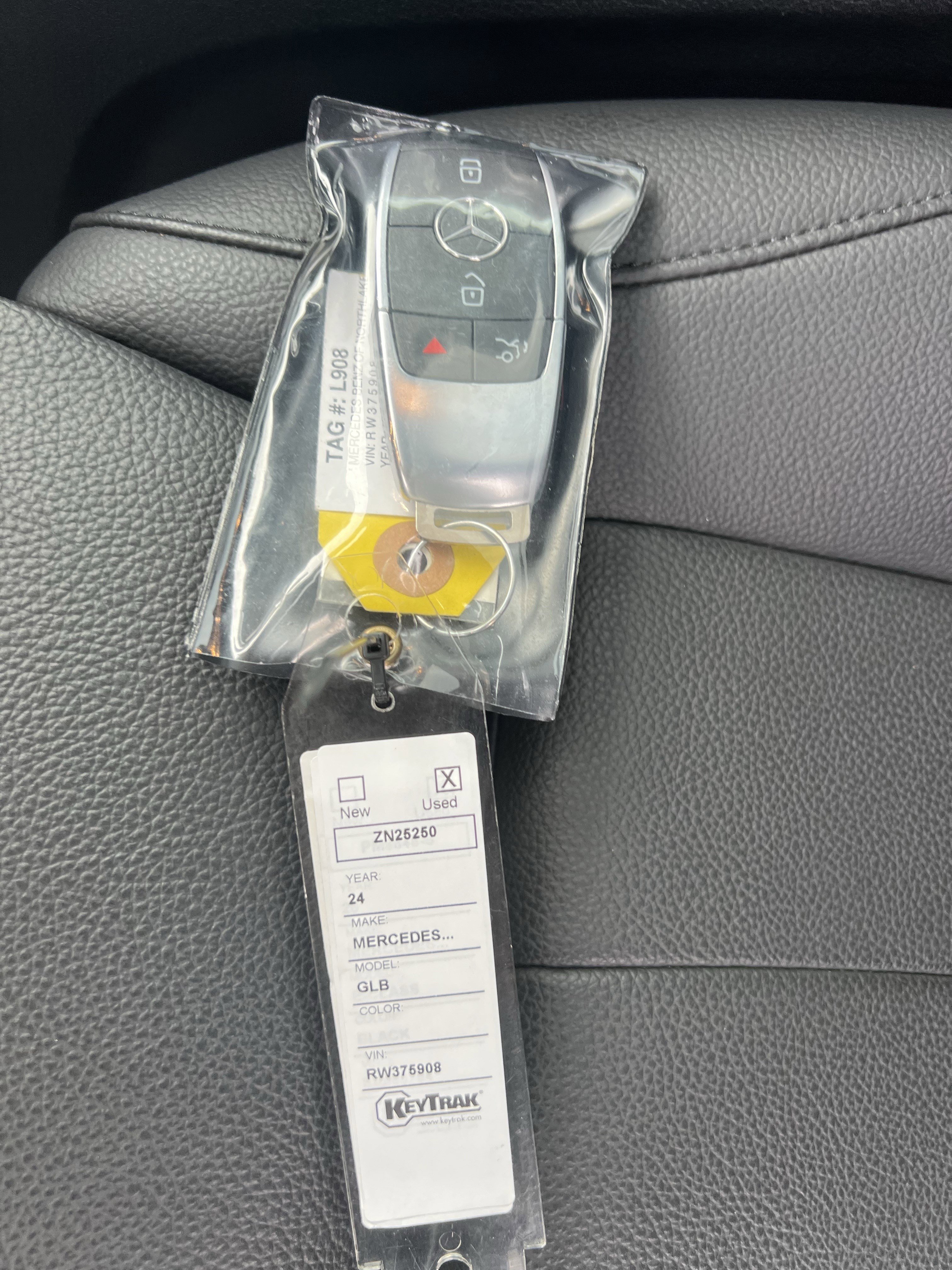 Used 2024 Mercedes-Benz GLB 250 4MATIC image 38