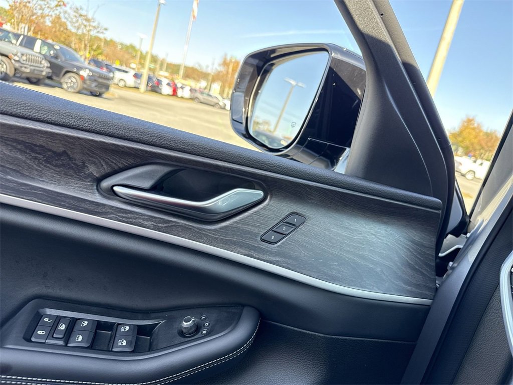 New 2025 Jeep Grand Cherokee L Limited w/ Trailer Tow Package image 13