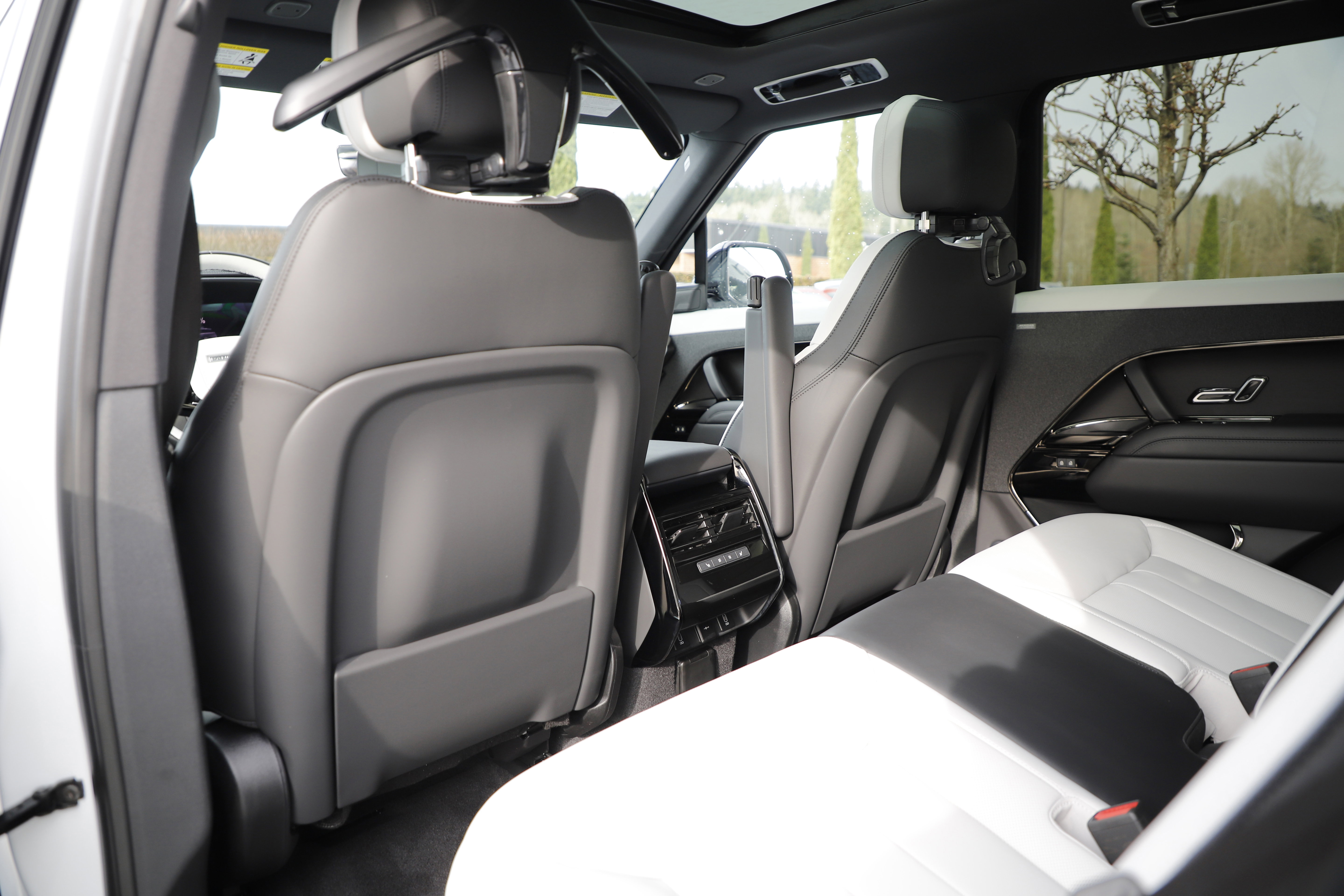 New 2026 Land Rover Range Rover Sport Dynamic SE AWD/4WD image 16