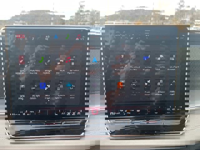 New 2025 Volkswagen Tiguan SE image 14