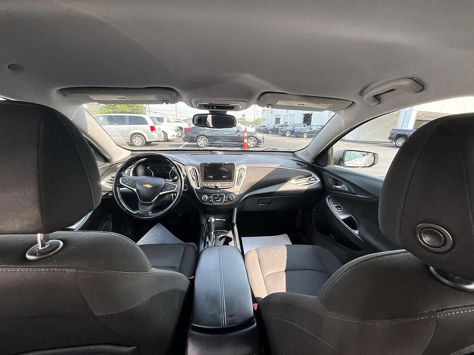 Used 2018 Chevrolet Malibu LT FWD image 32