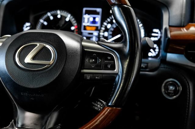 Used 2021 Lexus LX 570 4WD w/ Luxury Package image 19
