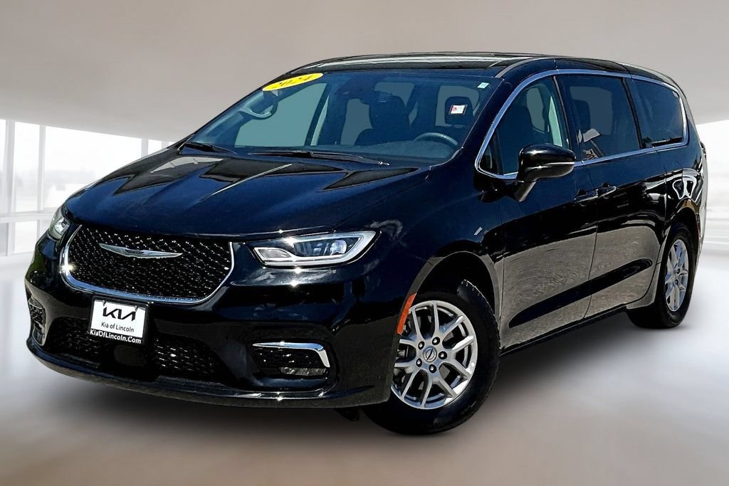 Used 2024 Chrysler Pacifica Touring-L FWD image 1