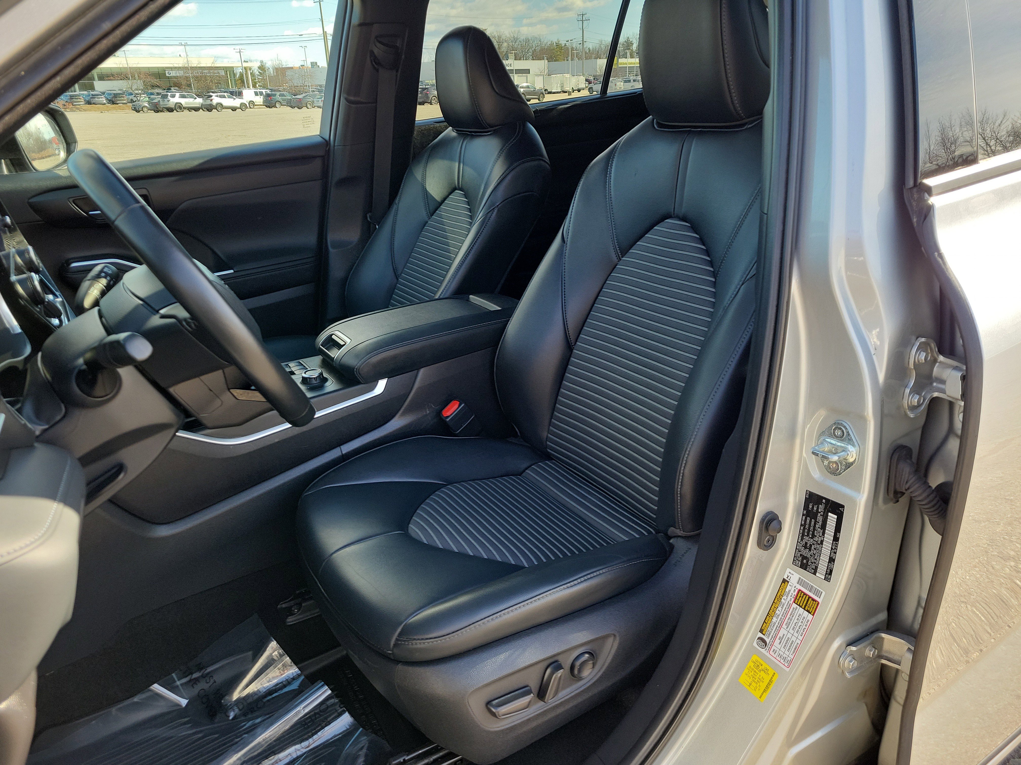 Used 2023 Toyota Highlander XSE image 14