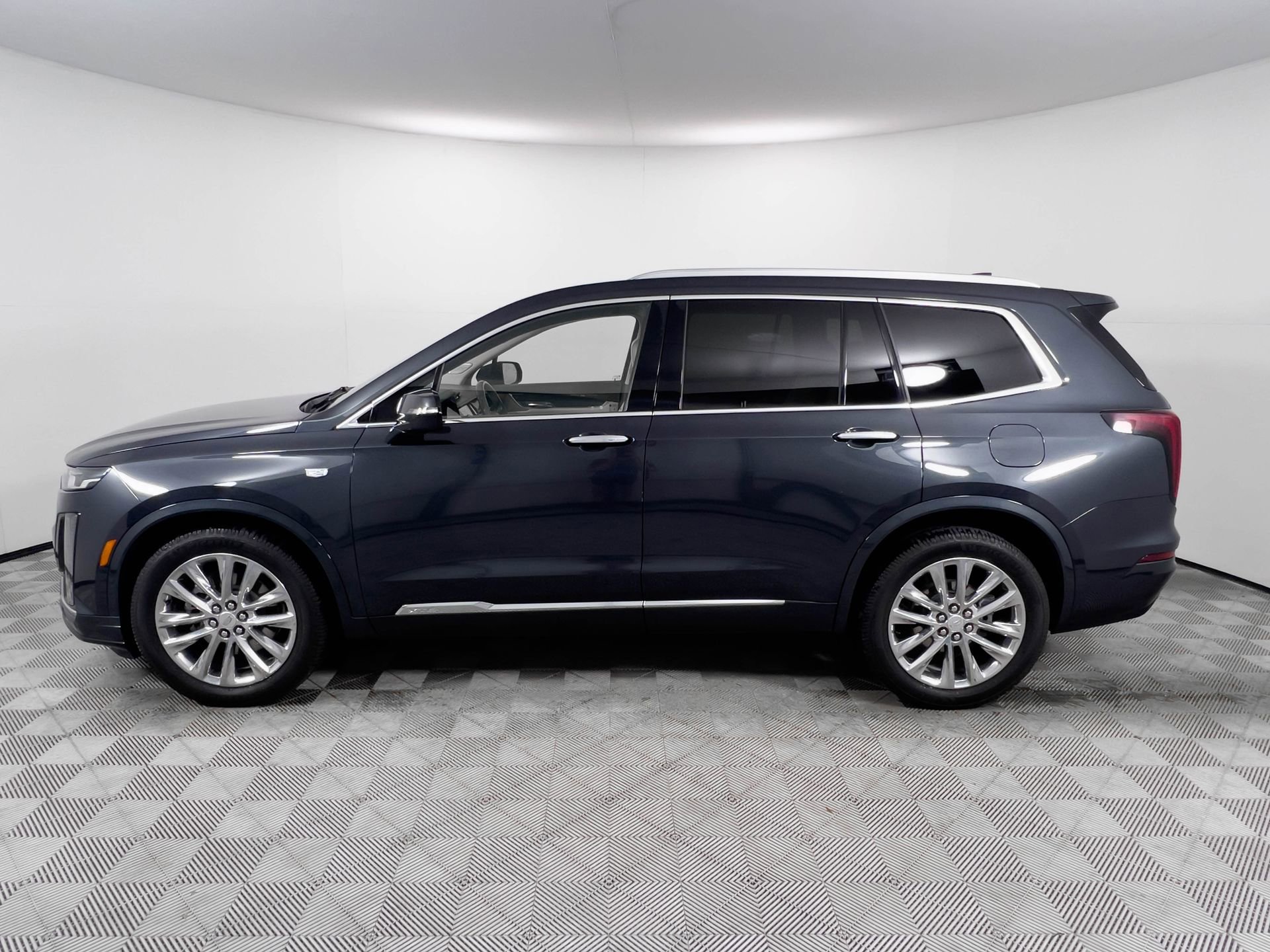 Used 2022 Cadillac XT6 Premium Luxury image 4