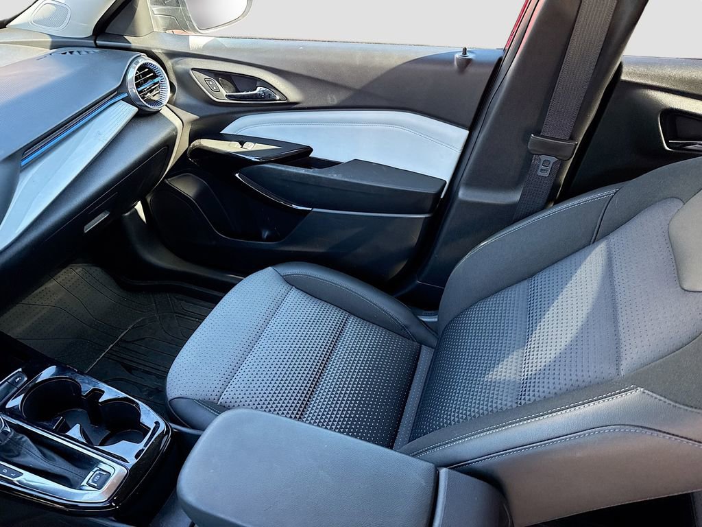 Used 2025 Chevrolet Trax LT image 21