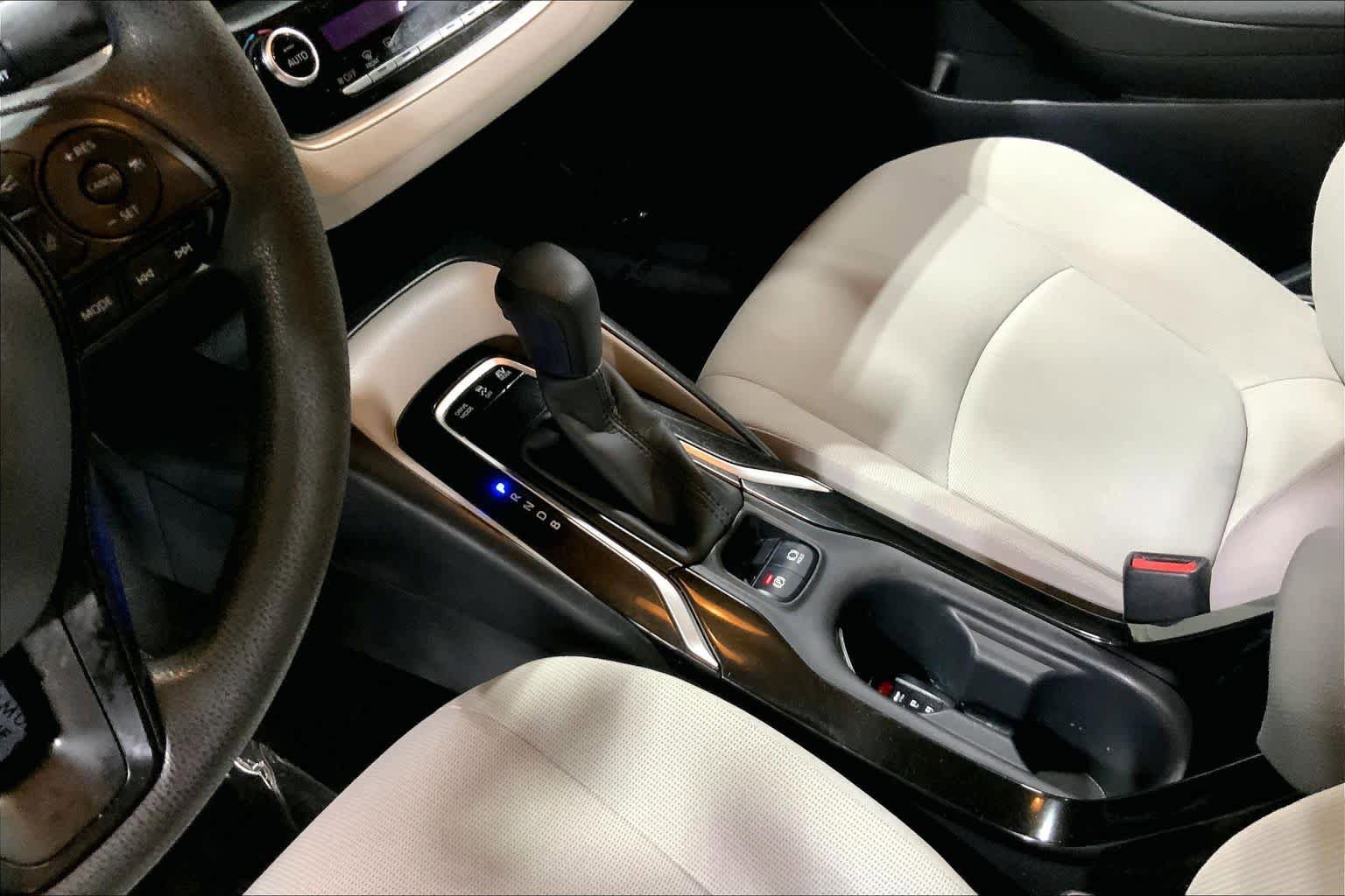 Used 2020 Toyota Corolla LE FWD image 17
