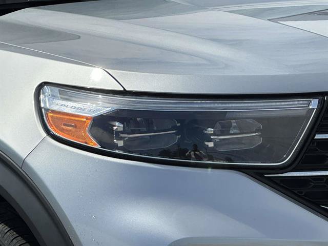 Used 2023 Ford Explorer XLT w/ Equipment Group 202A AWD/4WD image 8